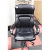 Image 1 : BLACK LEATHERETTE HYDRAULIC LIFT OFFICE CHAIR