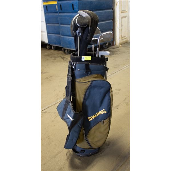 RIGHT HAND GOLF SET AND SPALDING BAG