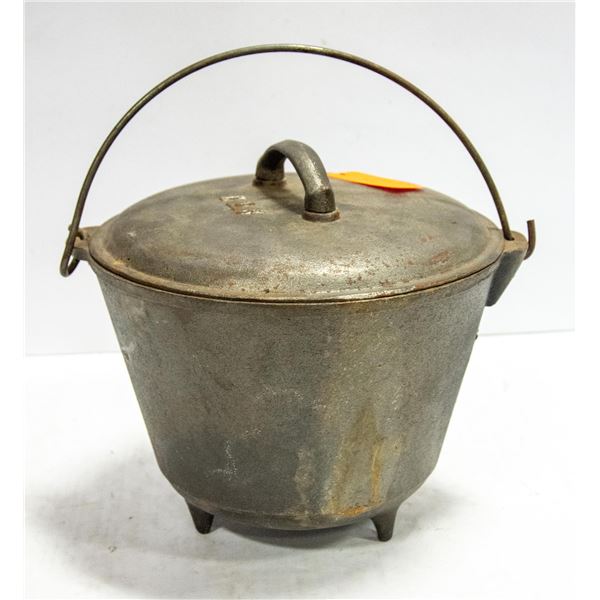 7QT CAST IRON CAULDRON POT WITH LID