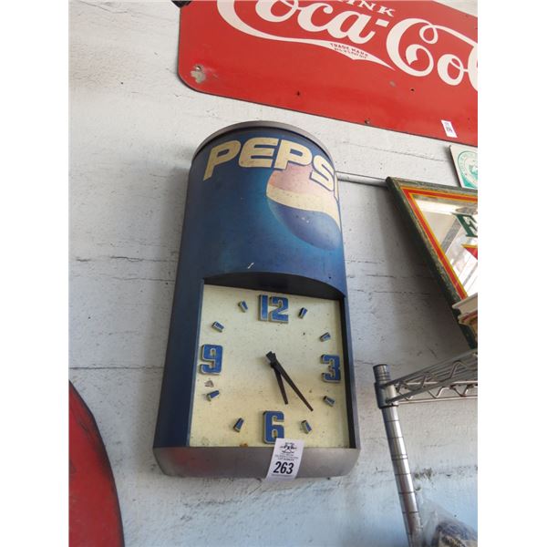 Pepsi Can Wall Clock Décor