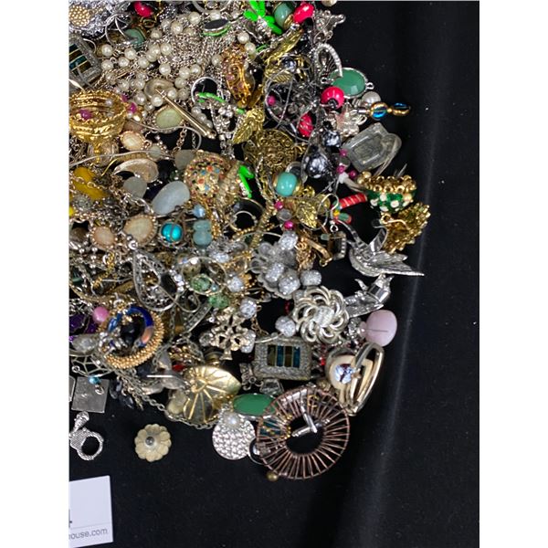 Large Lot of Vintage Ladies Costume Jewellery