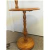 Image 2 : Vintage Side Table with Lamp