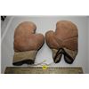 Image 1 : Antique childs boxing gloves