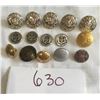 Image 1 : assorted military buttons
