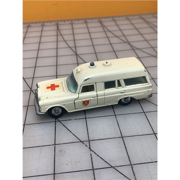 VINTAGE MATCHBOX LESNEY BINZ AMBULANCE TOY