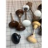 Image 2 : LOT OF ANTIQUE DOOR KNOBS