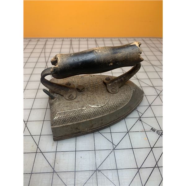 1908 ANTIQUE AMERICAN ELECTRIC SAD IRON