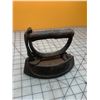 ANTIQUE SENSIBLE SAD IRON