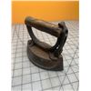 Image 2 : ANTIQUE SENSIBLE SAD IRON