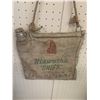 Image 2 : VINTAGE HIAWATHA CHIEF COLD WATER AUTOMOTIVE BAG