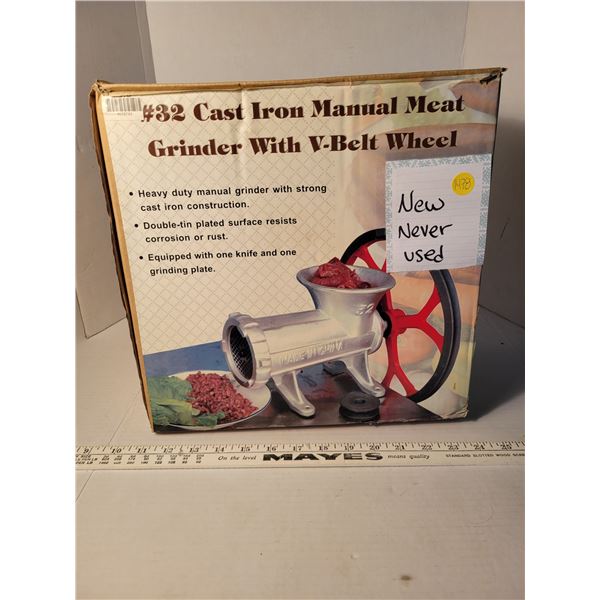 New never used #32 Cast iron meat grinder in box