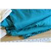 Image 2 : 3 turquoise, 3 cream king size flat sheets used for trade show tables