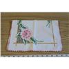 Image 5 : 6 Piece Vintage Pink + White Table Linens + Pillow
