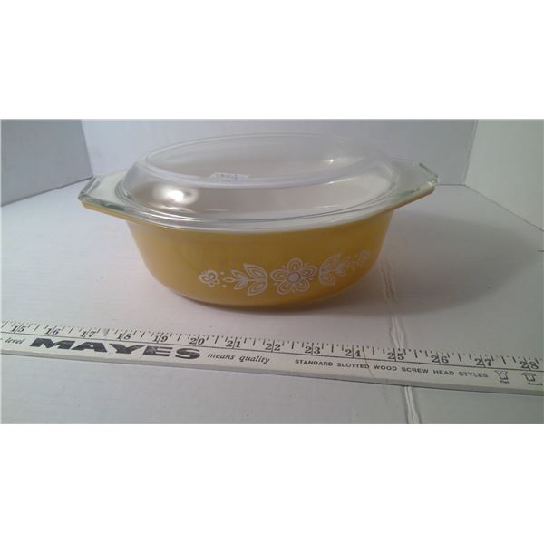 Vintage Pyrex 043 Oval Casserole Dish with Lid - 1.5 Qt Butterfly Gold