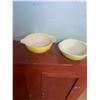 Image 1 : 2 - Pyrex Bowls 8.5in. Each