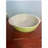 Image 3 : 2 - Pyrex Bowls 8.5in. Each