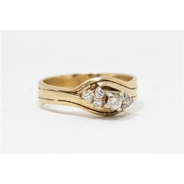 SOLID GOLD WEDDING BAND WITH 7 DIAMOND INSET