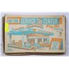 Image 1 : 1950S MARX TIN SERVICE STATION SET IN BOX