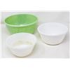 Image 1 : SET OF 3 VINTAGE FIRE KING BOWLS