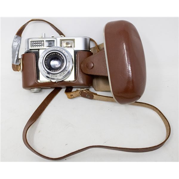 VINTAGE VOIGTLANDER CAMERA IN CASE