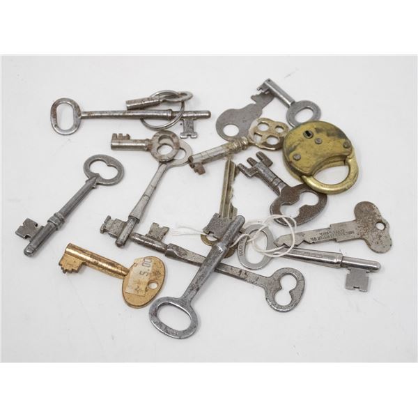 LOT OF ANTIQUE SKELETON KEYS