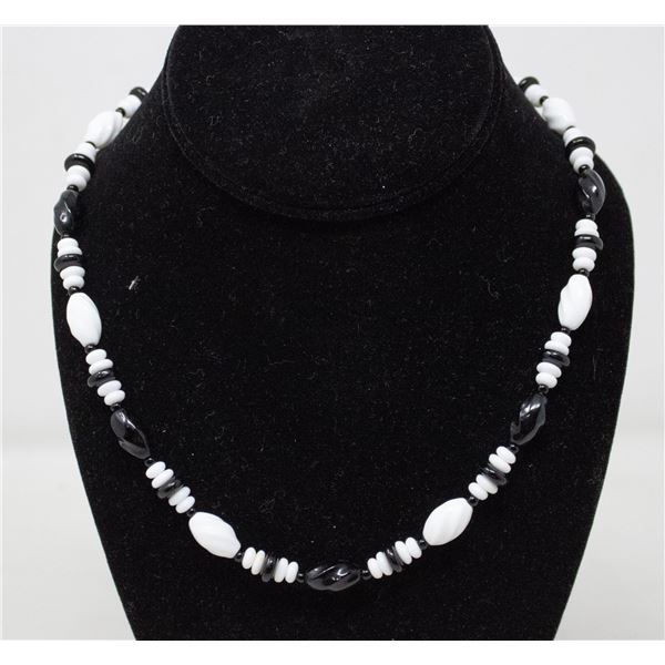 BLACK AND WHITE GLASS BEADED NECKLACE