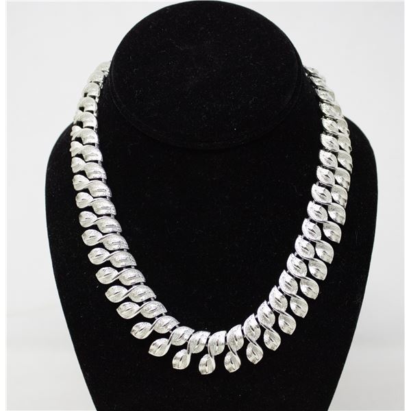 SILVER TONE DECORATIVE NECKLACE