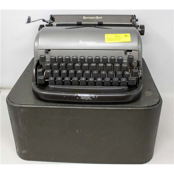 REMINGTON PORTABLE TYPEWRITER W CASE