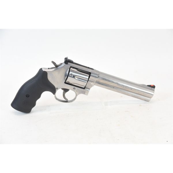 Smith & Wesson 686-6 Revolver