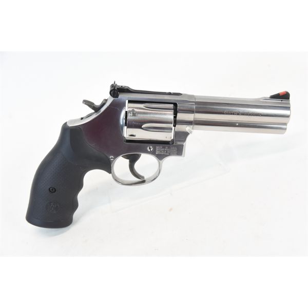 Smith & Wesson 686 Revolver