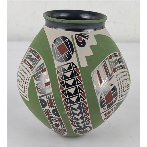 Mata Ortiz Pottery Pot Vase