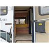 Image 25 : 0C --  2006 FORD F550 ADMIRAL SVE BY HOLIDAY RUMBLE MOTORHOME, 35990 MILES   "NO RESERVE"