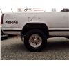 Image 25 : A5 --  1995 CHEVROLET GMT400 2500 4X4 LONG BOX, White, 304867 KM's  "NO RESERVE"