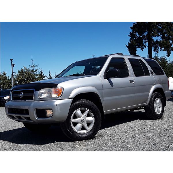 C3 --  2002 NISSAN PATHFINDER LE 4X4, Grey, 213963 KM's