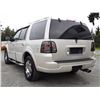 Image 16 : A8 --  2005 LINCOLN NAVIGATOR  4X4, White, 249852 KM's "NO RESERVE"