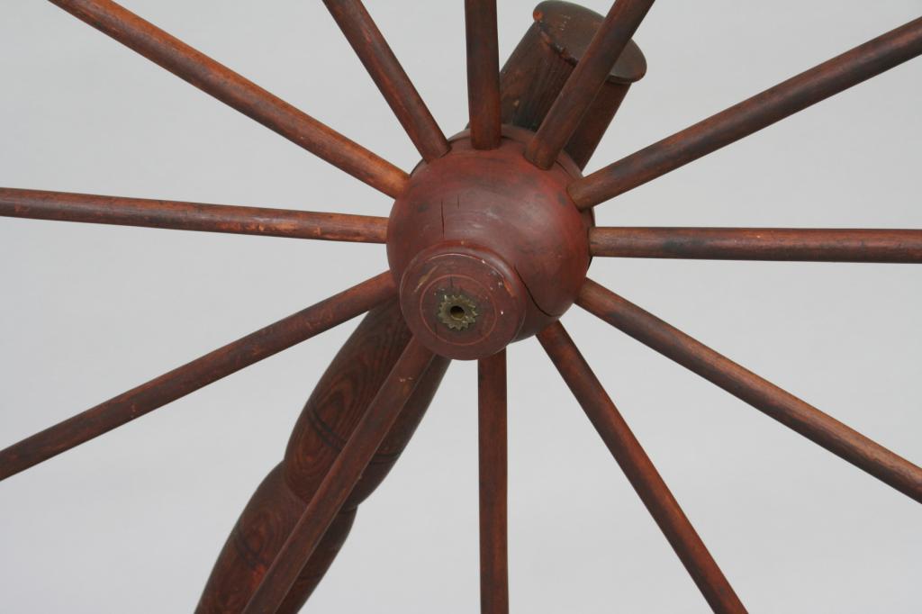 Antique American Primitive Spinning Wheel