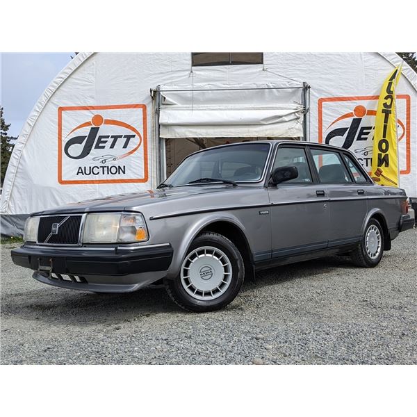 0A --  1989 VOLVO 240 DL, Silver, 256,711 TMU KM's   "NO RESERVE"