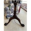 Image 3 : Round Antique Side Table & Table Lamp