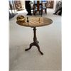Image 6 : Antique Wood Side/Chess Table & Chess Pieces