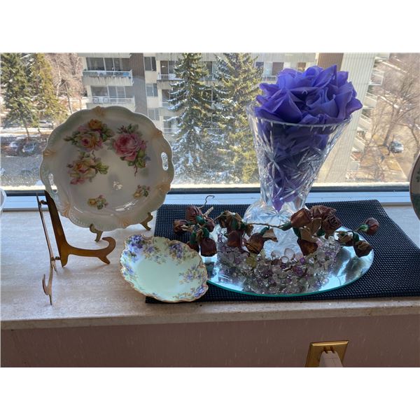 Crystal Vase, Porcelaine Candy Dish, Decorative Porcelaine Plate & Display Easle
