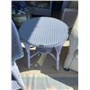 Image 3 : Round Antique Lilac Wicker Table With Glass Top