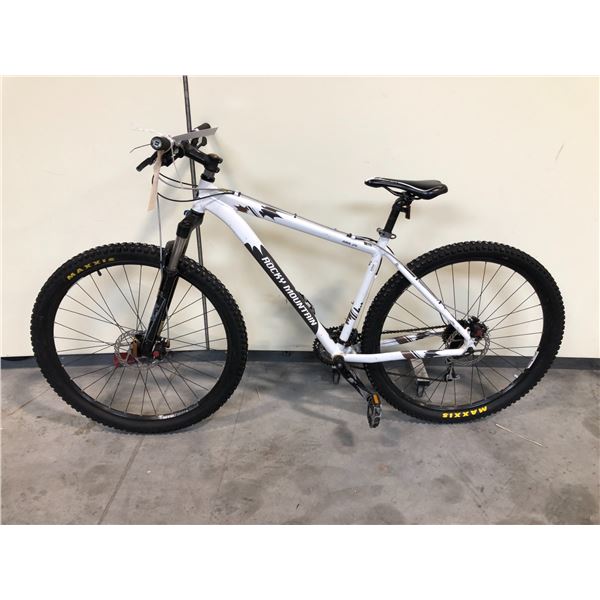 WHITE ROCKY MOUNTAIN SOUL29 FRONT SUSPENSION 24 SPEED MOUNTAIN BIKE