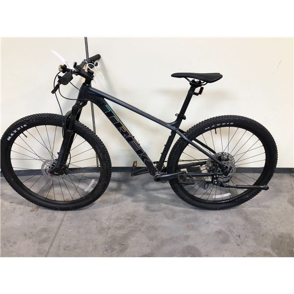 GREY TREK XCALIBER FRONT SUSPENSION 12 SPEED MOUNTAIN BIKE