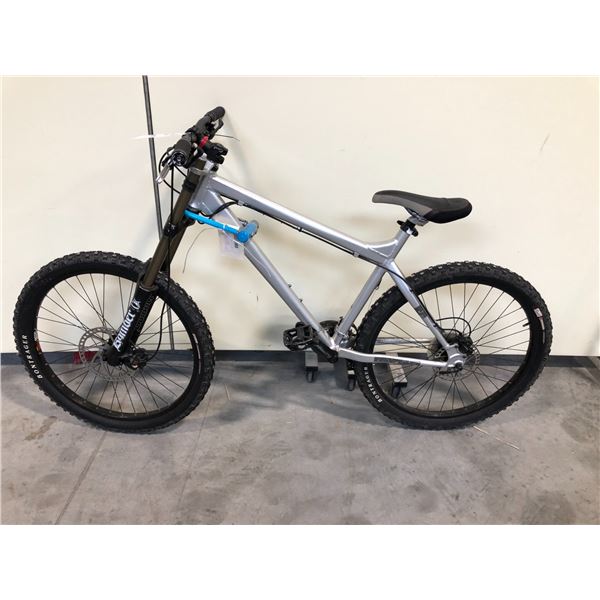 GREY GARY FISHER FRONT SUSPENSION 16 SPEED MOUNTAIN BIKE