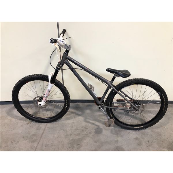 GREY NO NAME FRONT SUSPENSION SINGLE SPEED MOUNTAIN BIKE