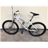 Image 1 : WHITE COVE FRONT SUSPENSION 8 SPEED MOUNTAIN BIKE