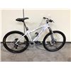 Image 2 : WHITE COVE FRONT SUSPENSION 8 SPEED MOUNTAIN BIKE