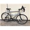 Image 2 : GREY SPECIALIZED ALLEZ 24 SPEED ROAD BIKE