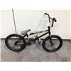 Image 2 : BLACK NO NAME STUNT BIKE