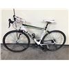 Image 1 : WHITE TREK MADONE THREE SERIES 16 SPEED ROAD BIKE
